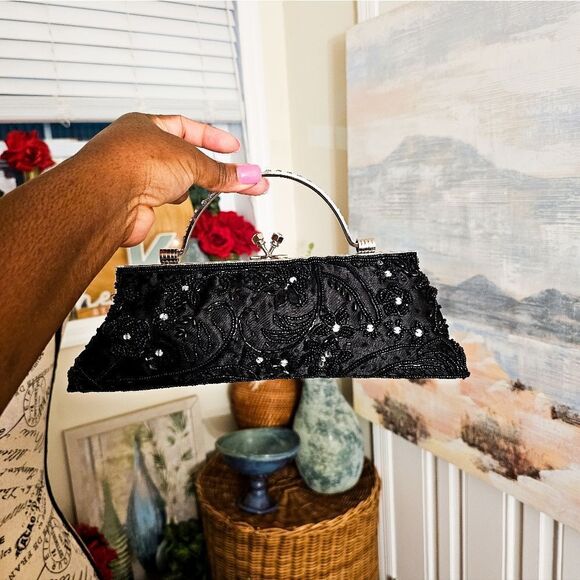 VTG Black Satin Embroidered Sequins Detail Clasp Statement Clutch. - Picture 8 of 15